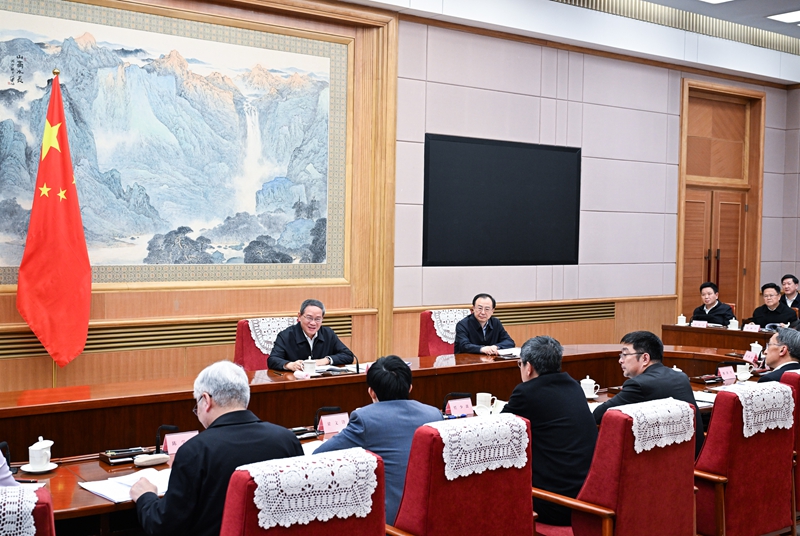 李強主持召開專家、企業(yè)家和教科文衛(wèi)體等領(lǐng)域代表座談會 聽取對政府工作報告的意見建議